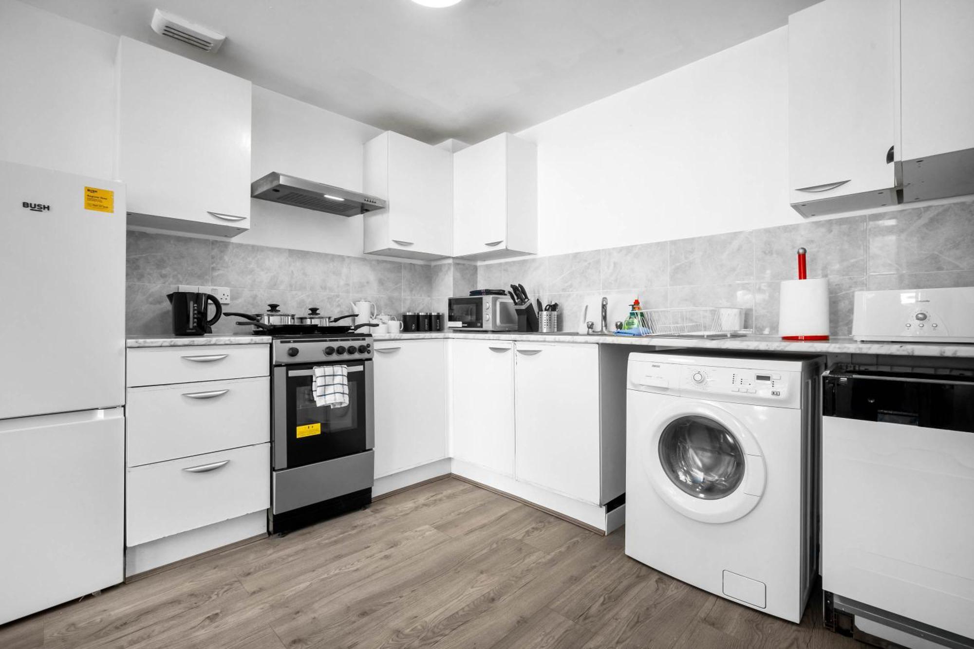 Апартаменты Luxury New House With Free Parking Бирмингем Экстерьер фото